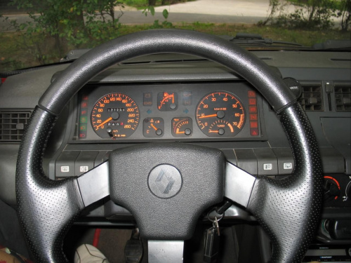 R5 - zegary od R21 turbo kierownica od Clio RSi lub R21 turbo