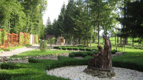 ogród na terenie Caritasu w Myczkowcach