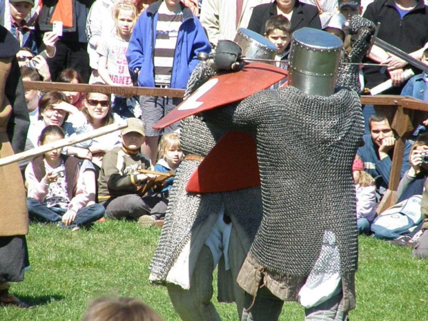 Tłem historycznym Turnieju Rycerskiego w Czersku, jest wydarzenie mające miejsce w roku 1226, kiedy to książę Konrad Mazowiecki, chcąc uzyskać pomoc zbrojną w walce z nawiedzającymi nasze ziemie pogańskimi Prusami, sprowadza do Polski Zakon Krzyżacki.