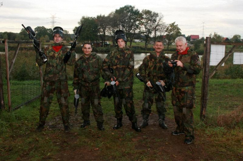 Niezapomniane wrażenia, adrenalina i emocje. To wszystko było dziełem i udziałem związkowców Sierpnia 80 z GZUGu na arenie paintballowej #WzzSierpień80 #gzug #paintball