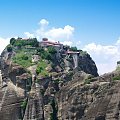 Meteory - klasztory na skałach, zawieszone między niebem a ziemią #klasztor #Grecja #meteor #skały