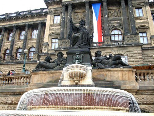Fontanna przed Muzeum Narodowym