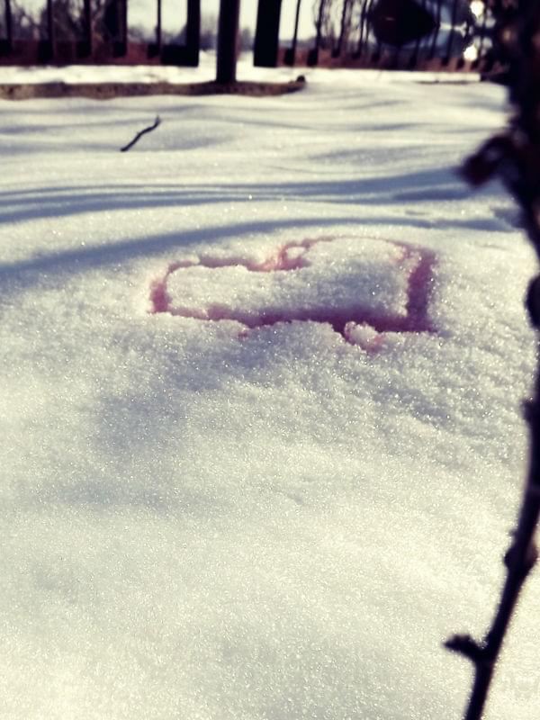 serce z napoju na śniegu #serce