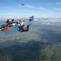 Formacja spadochronowa nad Przasnyszem niedaleko Warszawy (www.skydiveatmosfera.com) #SkokiSpadochronowe #spadochroniarstwo #przasnysz #KlubSpadochronowyAtmosfera #spadochroniarze #SkokZeSpadochronem #SkokNaSpadochronie #adrenalina #SportyEkstremalne