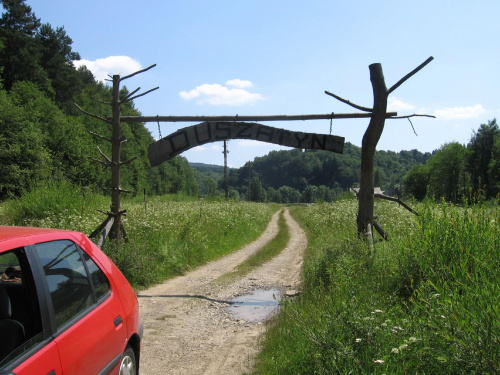 Tutaj kończy się droga dla zwykłych samochodów. #Góry #Bieszczady