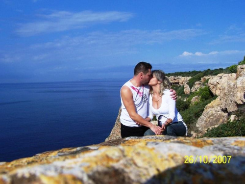 Z Zona na Majorce...Dawno temu... #urlop #wakacje #Majorka #wczasy #romantyzm #pocałunek #zona #kobieta #przyroda #natura #morze #skały #góry