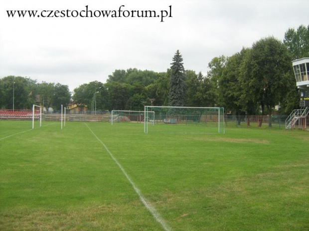 Boisko z naturalną nawierzchnią MSP RAKÓW (fot. www.czestochowaforum.pl) #rakow #boisko #trawiaste #czestochowa #czestochowaforum #rks #football