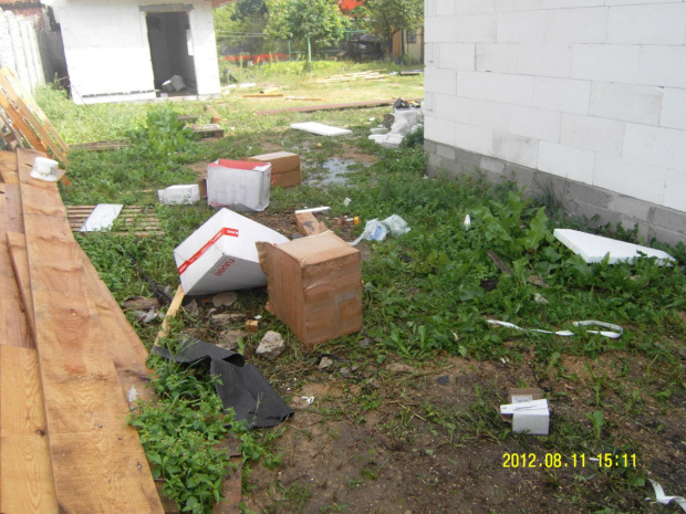 bałagan ludzi z Firmy EMOS