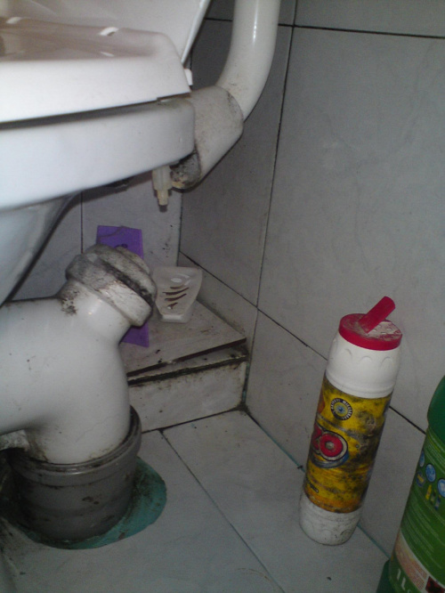 toaleta - cudo! Czysto tak, że z podłogi by można jeść.