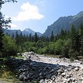 Opalony Wierch w centrum a po prawej Roztocka Turniczka. #Góry #Tatry