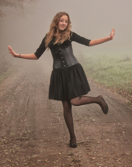 we mgle... #dziewczyna #mgła #portret #sukienka