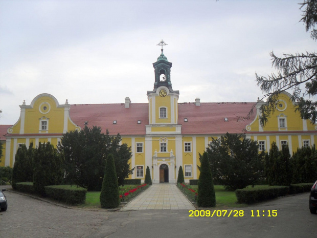 Zabudowania klasztorne obok kościoła na Świętej Górze . Zdjęcie od kolegi Kuby .