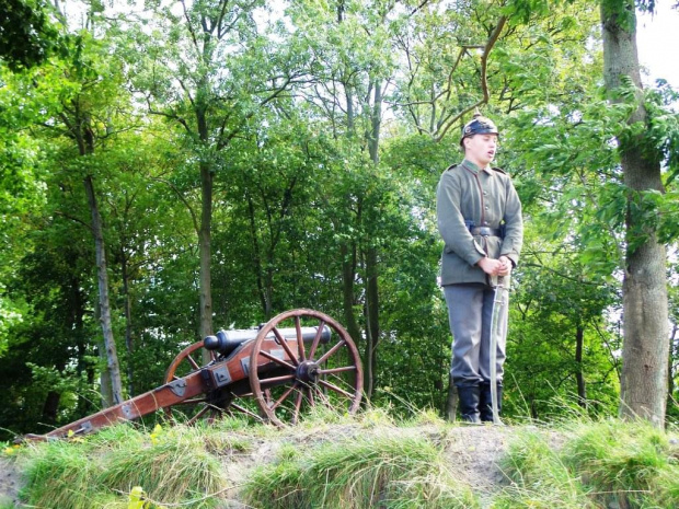 Świnoujście-Fort Gerharda; przewodnik z 34 historycznego Pułku Fizylierów im. Królowej Szwecji Viktorii "stacjonującego" w forcie. #wakacje #urlop #podróże #zwiedzanie #militaria #fortyfikacje #forty #FortGerharda #Polska
