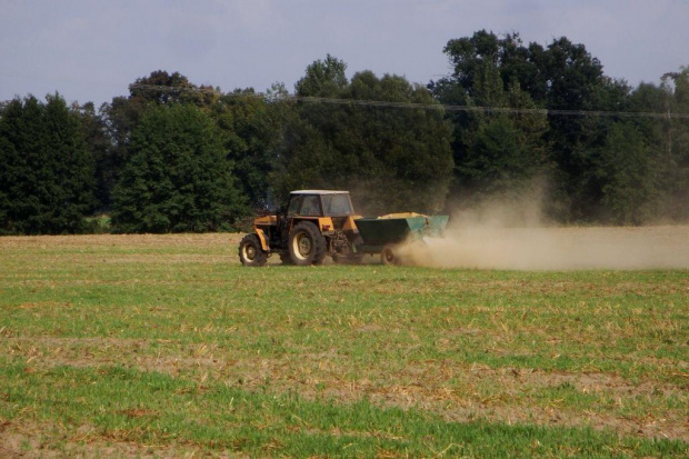 we wrześnioym słońcu .. ;D prace rolne #traktor #rolnictwo