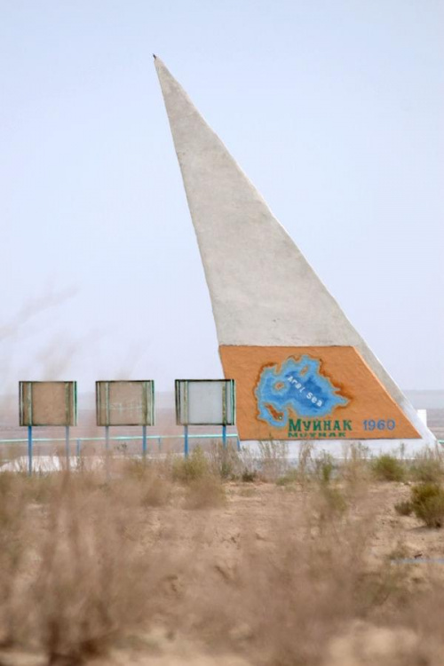 Pomnik zwycięstwa Armii Czerwonej zmieniono na pomnik tragedii Jeziora Aralskiego #uzbekistan