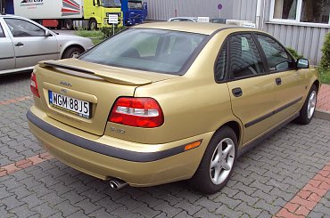 Volvo S40 Sport Edition 2003 #motoryzacja #auto #samochód #sport #edition #złoto #metalik #ksenon