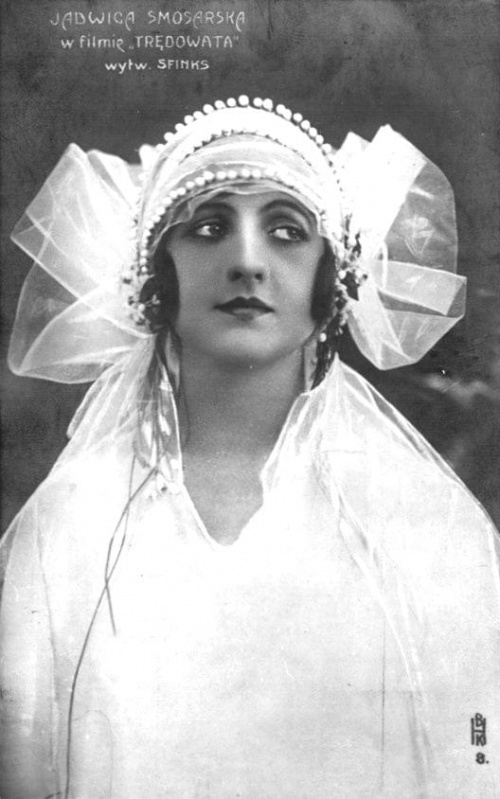 Jadwiga Smosarska. Kadr z filmu " Trędowata "_1926 r.
