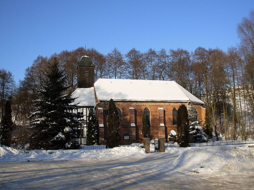 kościółek w zimowj scenerii
