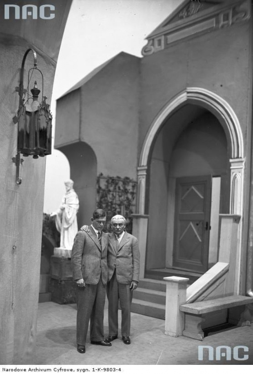 Aktorzy Stefan Jaracz ( z prawej ) i Tadeusz Burnatowicz w sztuce " Adwokat i róże " w Teatrze im. Juliusza Słowackiego w Krakowie_1933 r.