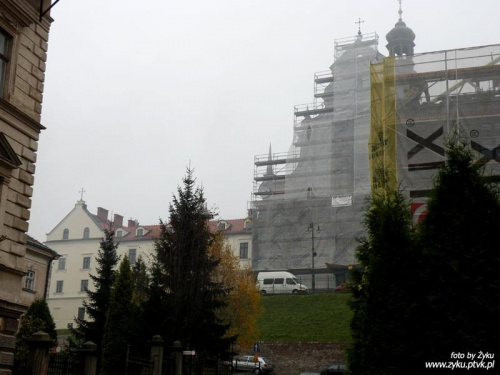 Przemyśl - remont fasady Kościoła Karmelitów i kamienicy Plac Czackiego 2 #Przemyśl #remont #zabytek #elewacja #kościół #kamienica