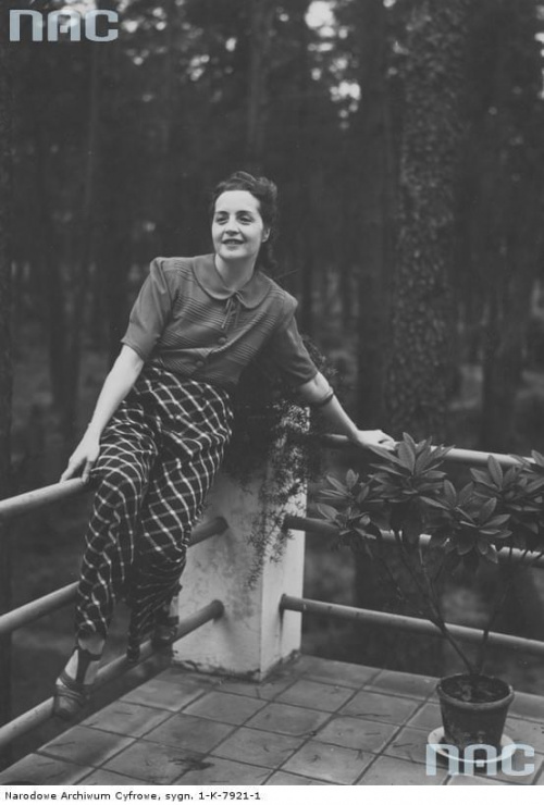 Maria Gorczyńska, aktorka, zdjęcie w domu aktorki_1939 r.