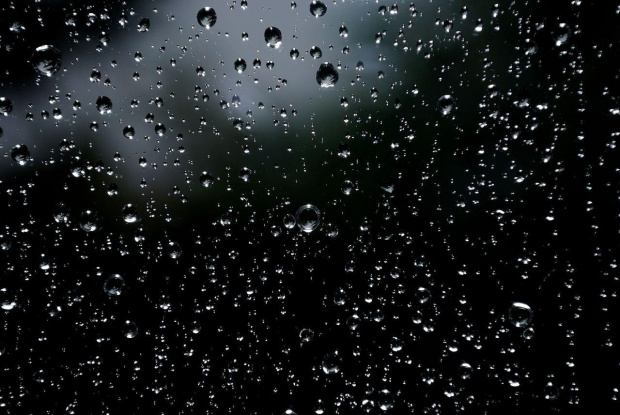 zabawa deszczem... #deszcz #natura #szyba