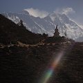 Południowa ściana Lhotse, w tle wieżchołek Everestu