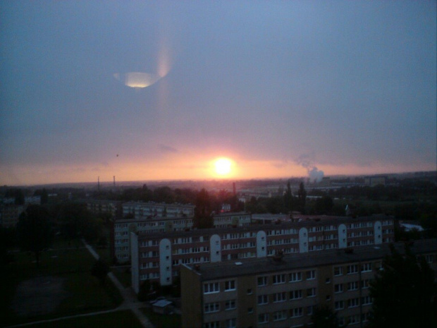 Ufo za oknem ;-) #ZachódSłońca #ufo