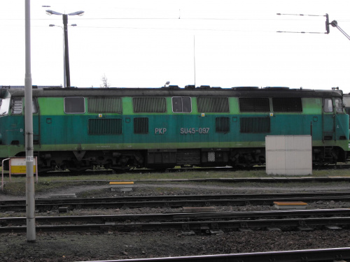 SU45-097, lokomotywownia Krzyż, 16.11.2008