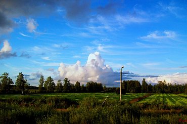 widoczek #widok #krajobraz #niebo #chmury #łąka