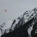 Prawdziwa wolność, motolotnia w górach nad Chamonix.