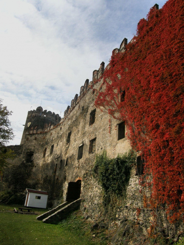 zamek Bolków w jesiennym klimacie #zamek #Bolków #jesień
