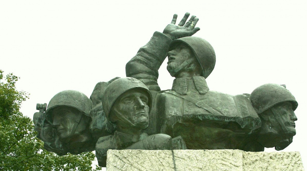Pomnik Polskich Artylerzystów !!!
[Pomnik Sapera w Toruniu] #pomnik #rzeźba
