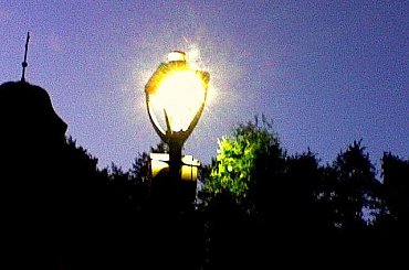 Lepiej widać ;))) #spacer #lampa #pub #kościółek #FotkaZKomórki