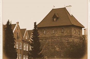 Gdańsk, moje miasto - fragment jednej z baszt przy ul. Szerokiej #Gdańsk #miasto #zabytki #StaraFotografia #sepia