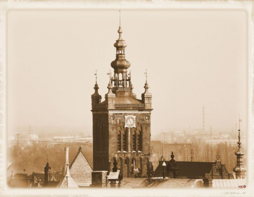 Gdańsk - widok z Fortów Napoleońskich na kościół św. Katarzyny #Gdańsk #widoki #StaraFotografia #sepia #zabytki