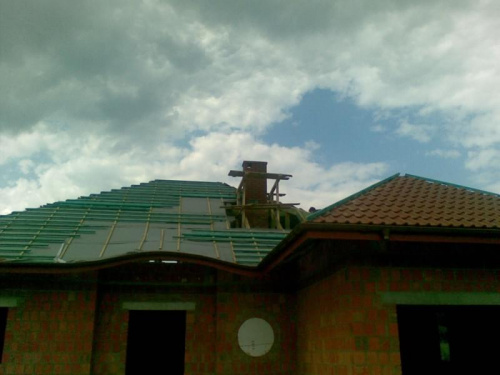 Czerwiec 2008 - Dach - komin od frontu