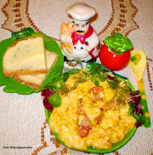 Jajecznica z żółtym serem
Przepisy do zdjęć zawartych w albumie można odszukać na forum GarKulinar .
Tu jest link
http://garkulinar.jun.pl/index.php
Zapraszam. #jajka #jajecznica #śniadanie #kolacja #SerŻółty #jedzenie #gotowanie