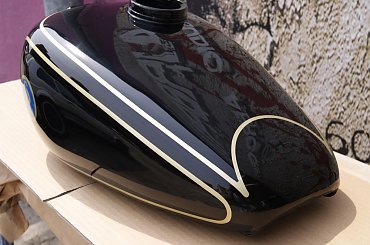 Studio aerografu - www.maaks.pl - artystyczne malowanie aerografem. #aerograf #aerografia #airbrush #junak #MalowanieMotocykli #shl #Sokół125 #legnica #MalowanieAerografem #StudioAerografuLegnica #ZabytkoweMotocykle