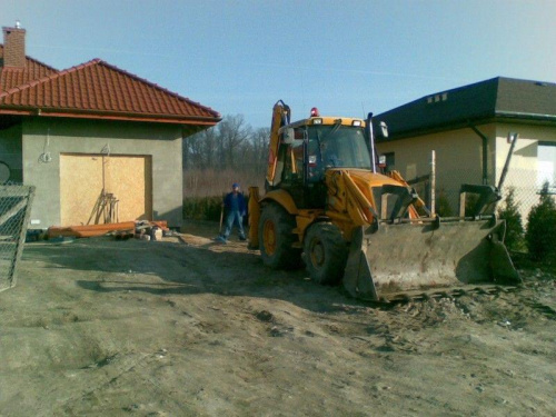 Kwiecień 2009 - cat w akcji - kopanie pod wodociąg #Kornelia #budowa